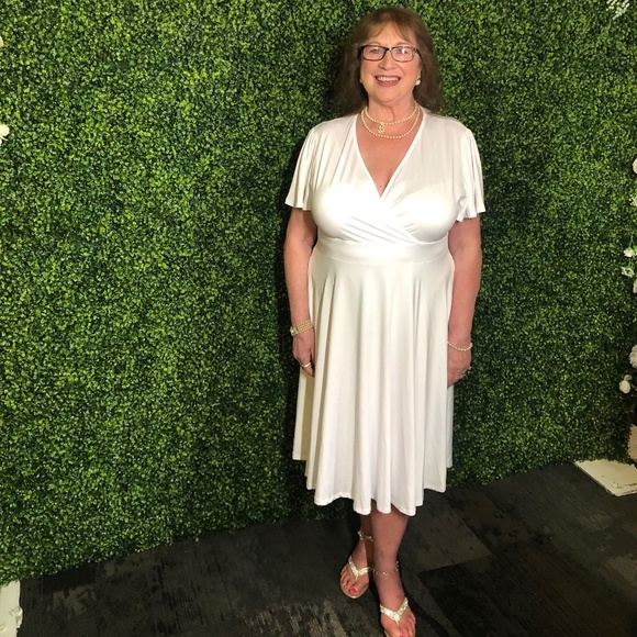 NWT Poseshe White Mid-Length Flutter Sleeve Dress 2XL - Picture 1 of 1